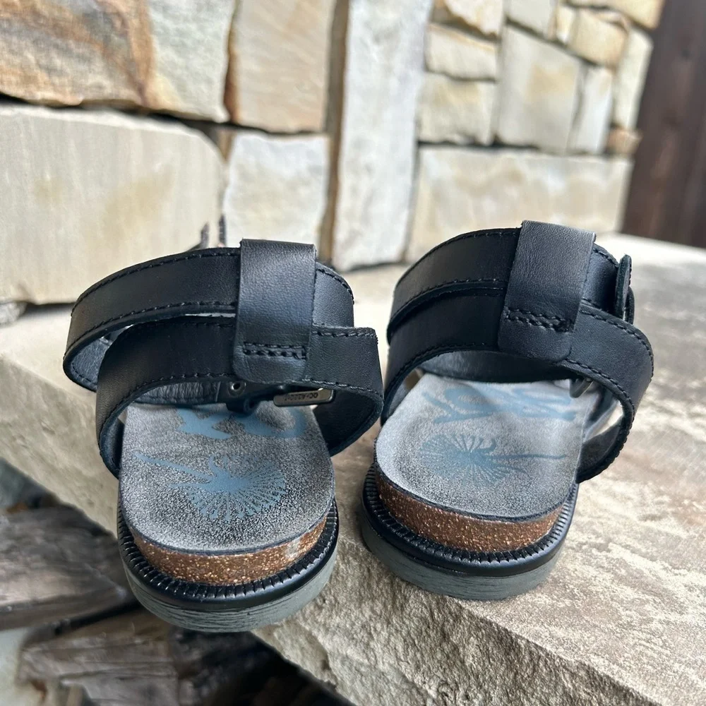 OTBT Voyage Stylish Black leather Sandals w/unique Woven detail NWOB Sz-6.5. P